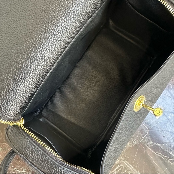 Fashion Leather Pillow bag Crossbody Bag Gold hardware - Picture 7 of 14